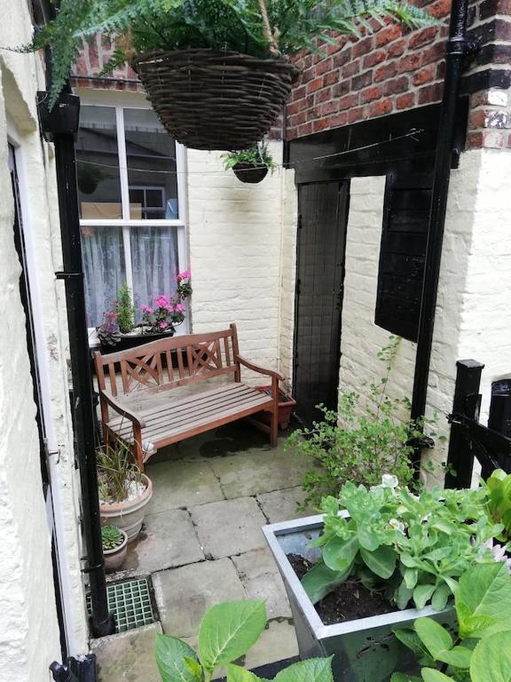 Апартаменты A Summer Place - Spacious Maisonette, Central Whitby, Sleeps 4, Close To Amenities Экстерьер фото