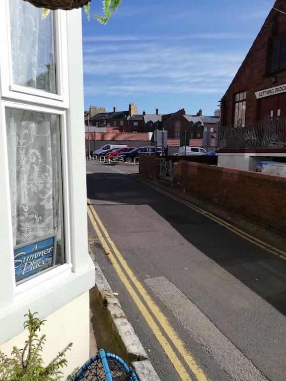 Апартаменты A Summer Place - Spacious Maisonette, Central Whitby, Sleeps 4, Close To Amenities Экстерьер фото
